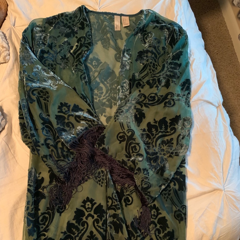 Velvet fringe kimono
